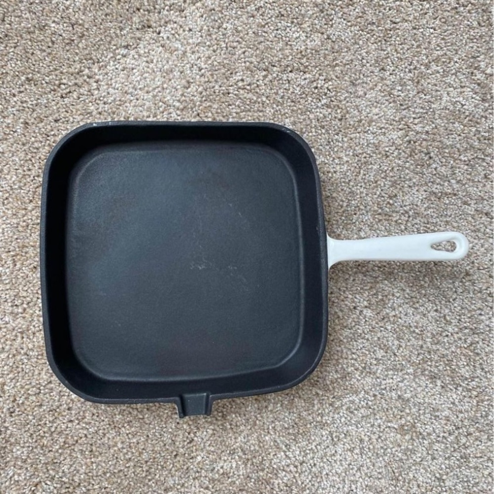 Cast Iron Square Skillet - Picture 2 of 4